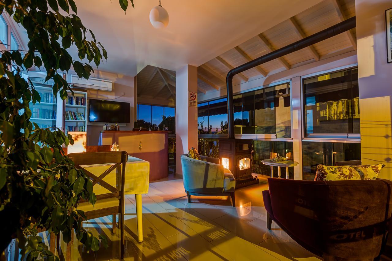 Nefes Hotel Ayvalik Exterior photo